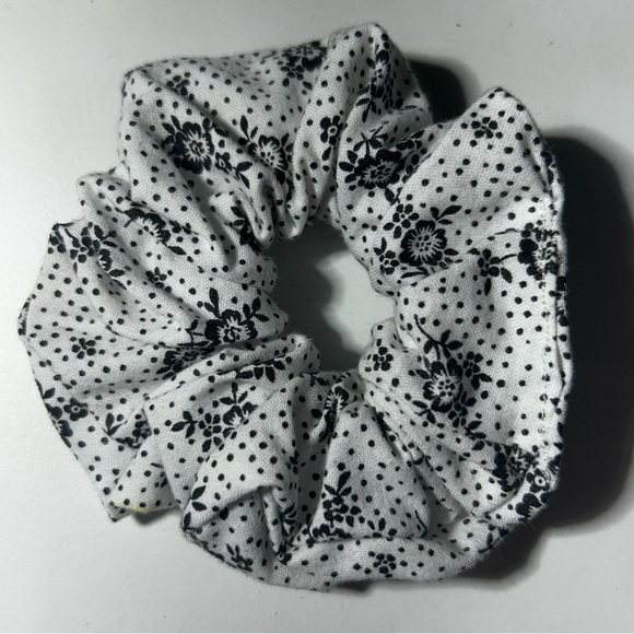 Hand Sewn White and Black Floral Scrunchie - Picture 1 of 3